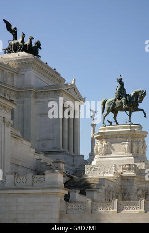 Le Monument Victor Emmanuel (monument), également connu sous le nom de la machine à écrire ou de gâteau de mariage, la Piazza Venezia, Rome, Italie. Banque D'Images