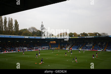 Football - Sky Bet League One - Bury v Blackpool - Gigg Lane.Une vue générale de Gigg Lane pendant que les joueurs de Blackpool se réchauffent Banque D'Images