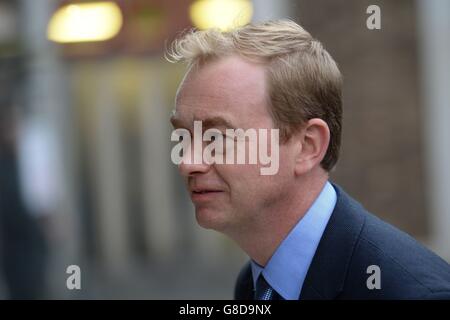 Le chef libéral démocrate Tim Farron arrive à la cathédrale St George à Londres pour un service commémoratif pour Charles Kennedy, décédé en juin. Banque D'Images