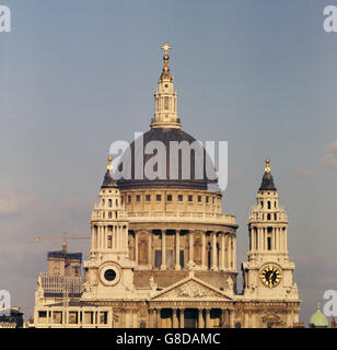 Cathédrale Saint-Paul de Londres, photo après l'achèvement du projet de nettoyage. Banque D'Images
