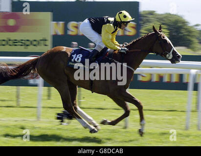 Le sergent Cecil et le jockey Alan Munro remporte la plaque de Northumberland de John Smith. Banque D'Images