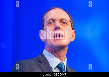 Le directeur général de la CBI John Cridland s'adresse à la conférence annuelle de la CBI (Confédération de l'industrie britannique) à l'hôtel Grosvenor House de Londres. Banque D'Images