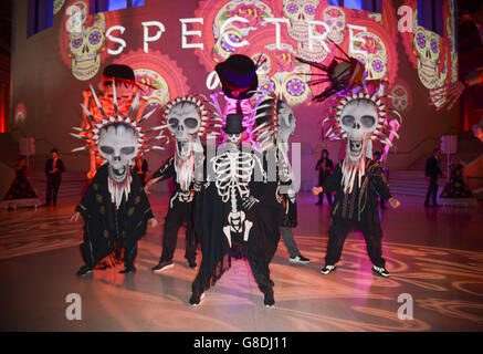 Spectre après la fête - Londres.Danseurs pendant la fête du spectre après la fête organisée au British Museum à Londres Banque D'Images