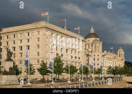 Cunard Building et Port of Liverpool Building Liverpool Pier Head Banque D'Images