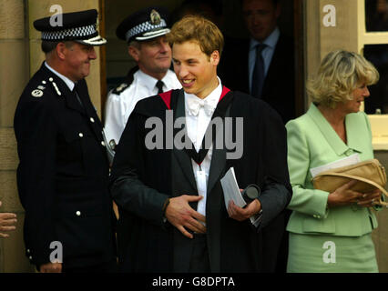 Le Prince William quitte le poste de police de St Andrews après sa cérémonie de remise des diplômes. William a obtenu un 2:1 en géographie après quatre années d'études pour son Maître des Arts Banque D'Images