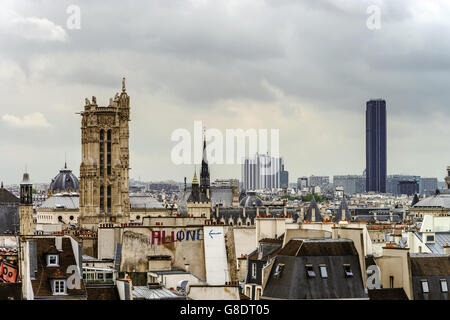 Aperçu du centre Pompidou de Paris, le temps orageux, pavillon France Banque D'Images