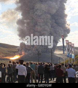 Le 28 juin 2016. UT promontoire. Puissance de feu brute est dynamité à flanc de colline comme test d'ATK tire un atome motor que burns 6 tonnes d'ergols chaque seconde avec gaz en expansion et les flammes sortant de la buse à des vitesses supérieures à Mach 3 et des températures atteignant 3 700 degrés Fahrenheit mardi. L'essai au feu ATK orbitale se produire à 9:05am MT temps et la NASA va utiliser les mesures de plus de 530 canaux de données pour évaluer la performance du moteur, de l'acoustique, les vibrations du moteur, l'injecteur modifications, mises à niveau de l'isolation. Photo par Gene Blevins/LA DailyNews/ZumaPress. (Crédit Image : © Gene Blevins via Banque D'Images