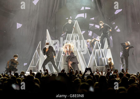 Chicago, Illinois, USA. 25 Juin, 2016. SELENA GOMEZ chanteuse effectue vivre sur le retour en visite au United Center de Chicago, Illinois © Daniel DeSlover/ZUMA/Alamy Fil Live News Banque D'Images