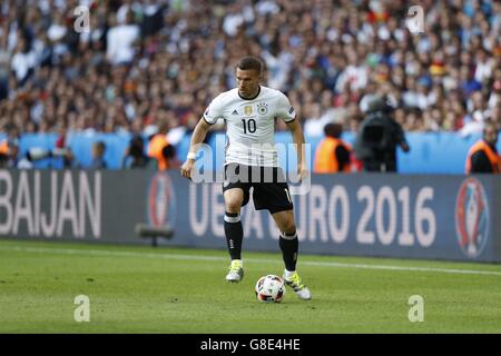 Lille Métropole, France. 26 Juin, 2016. Lukas Podolski (GER) Football/soccer : UEFA EURO 2016 ronde de 16 match entre l'Allemagne 3-0 Slovaquie au Stade Pierre Mauroy à Lille Métropole, France . © Kawamori Mutsu/AFLO/Alamy Live News Banque D'Images