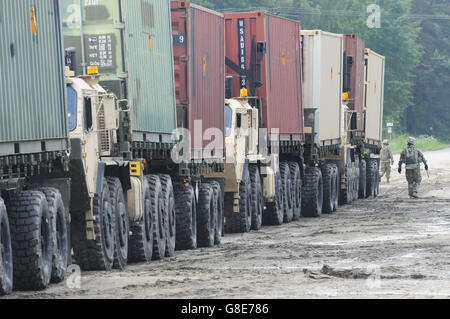 17 juin 2016 - Warszawa, Pologne - Au cours de l'exercice 2016 Anakonda, l'Armée US Réserver 364Commande soutien expéditionnaire de Marysville, Washington, ont été responsables de plus de 35 unités de soutien qui ont été responsables de la gestion des chantiers d'opérations portuaires, ferroviaires et de Zagan Drawsko Pomorski, opérations portuaires à Szczecin et points d'approvisionnement en munitions. Les unités sont venus de l'Armée de la Garde nationale, l'armée active et l'armée américaine et de la réserve : trois des ces unités subordonnées organiques ; l'entreprise, le quartier-maître 483rd 909e compagnie des ressources humaines et la 592e Ordn Banque D'Images