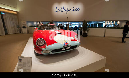 Londres, Royaume-Uni. 29 juin 2016. Une Ferrari 250 GTO de 1963 à l'aperçu, à Chelsea, Londres, de chef-d le premier salon international d'art et de design de l'antiquité à nos jours avec des œuvres de 154 exposants de renommée mondiale en vente. La foire est ouverte jusqu'au 6 juillet. Crédit : Stephen Chung / Alamy Live News Banque D'Images