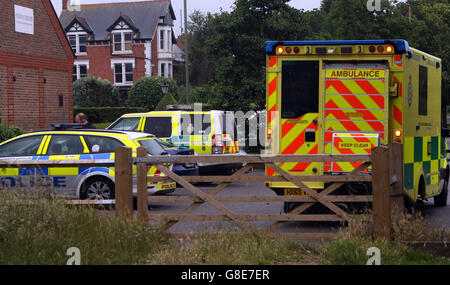 Hayling Island mercredi 29 juin 2016 Malheureusement, un homme est mort cet après-midi sur un sentier populaire sur Hayling Island. Les services d'urgence ont été appelés juste avant 10.40 ce matin à des rapports d'un homme qui est soupçonné d'avoir tombé d'un vélo dans une zone boisée, sur la piste de Billy. Un chien passant walker a donné l'alarme après avoir trouvé l'homme et son vélo sur le terrain. Ceinturée de Police le sentier nature tandis qu'ils traitaient de l'incident qui n'est pas traités comme suspects. Un porte-parole a ajouté : 'ont été appelés à 10. Credit : uknip/Alamy Live News Banque D'Images