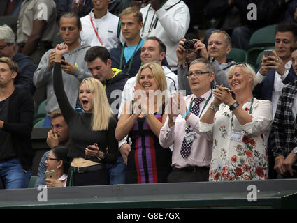 Wimbledon, Londres, Royaume-Uni. 29 Juin, 2016. Marcus Willis Jenny Bate amie célèbre Roger Federer V Marcus Willis le tournoi de Wimbledon 2016 Le All England Tennis Club, Wimbledon, Londres, Angleterre 29 juin 2016 Le Club de tennis All England, London, Londres, Angleterre 2016 Allstar Crédit : photo library/Alamy Live News Banque D'Images