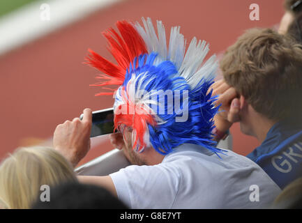 Partisan de la France au cours d'une session d'entraînement de football à l'équipe leur base située à Clairefontaine-en-Yvelines en France, le 29 juin 2016. L'UEFA EURO 2016 aura lieu du 10 juin au 10 juillet 2016 en France. Photo : Peter Kneffel/dpa Banque D'Images