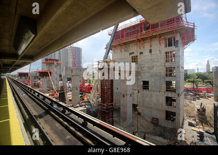 En Floride, aux États-Unis. 29 Juin, 2016. La construction de la centrale de Miami 2 immeuble de bureaux dans le centre-ville de Miami Mercredi, 29 juin 2016. © Bruce R. Bennett/Le Palm Beach Post/ZUMA/Alamy Fil Live News Banque D'Images