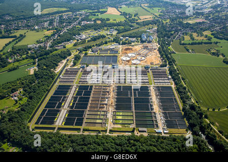 Vue aérienne des effluents de l'Emscher, Oberhausen, Dinslaken Duisburg, Emscher, usine de traitement des eaux usées,construction de clarifier Banque D'Images