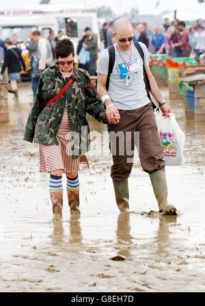 Glastonbury Festival 2005 - digne ferme. Festivaliers. Banque D'Images