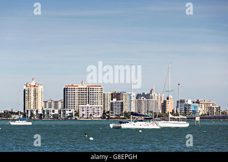 Bateaux amarrés dans la baie de Sarasota de Sarasota, Floride. Banque D'Images