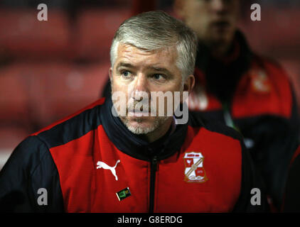 Martin Ling, directeur de la ville de Swindon, lors du match de la Sky Bet League One au County Ground, Swindon. Banque D'Images