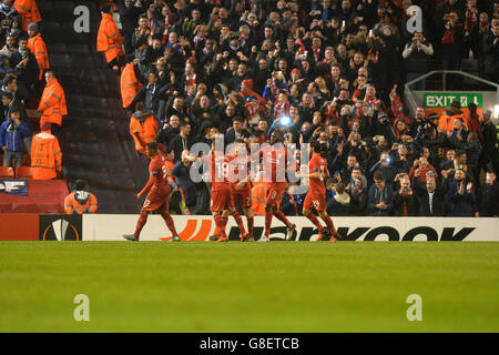 Liverpool / Bordeaux - UEFA Europa League - Groupe B - Anfield.James Milner (au centre) de Liverpool célèbre le premier but de son côté du match, en égalisant avec Bordeaux Banque D'Images