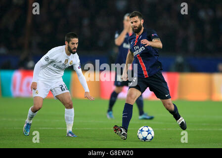 Football - Ligue des champions de l'UEFA - Groupe A - Paris Saint-Germain / Real Madrid - Parc des Princes.Le isco du Real Madrid (à gauche) et Thiago Motta de Paris Saint-Germain Banque D'Images