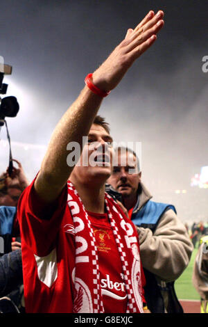 Le capitaine de Liverpool Steven Gerrard célèbre la victoire de la Ligue des Champions Banque D'Images