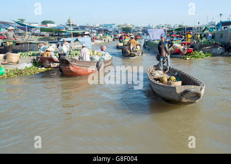 Marché flottant de Cai Rang, district de Cai Rang, Can Tho, Delta du Mékong, Vietnam Banque D'Images