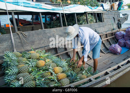 Marché flottant de Cai Rang, district de Cai Rang, Can Tho, Delta du Mékong, Vietnam Banque D'Images