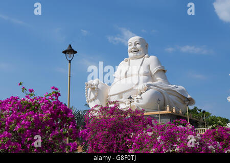 Bo Dai (Budai) statue de Maitreya au temple de Vĩnh Tràng dans le village de Mỹ Hóa, My Tho, Bảo Định canal, My Phong, Mekong, Delta, Vietnam, Asie Banque D'Images