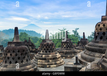Borobudur Site du patrimoine mondial, un 9ème siècle Temple Bouddhiste Mahayana à Magelang, Java central Banque D'Images