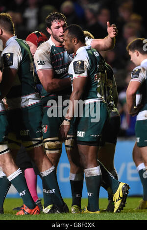 Leicester Tigers Vereniki Goneva (à droite) célèbre son essai avec Dom Barrow lors de la coupe des champions, match de billard 4 à Welford Road, Leicester. Banque D'Images