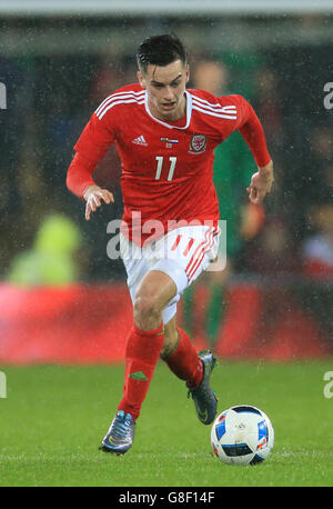 Tom Lawrence, pays de Galles, en action contre les pays-Bas lors d'une rencontre internationale au Cardiff City Stadium, Cardiff. APPUYEZ SUR ASSOCIATION photo. Date de la photo : vendredi 13 novembre 2015. Voir PA Story FOOTBALL pays de Galles. Le crédit photo devrait être le suivant : Nigel French/PA Wire. Banque D'Images