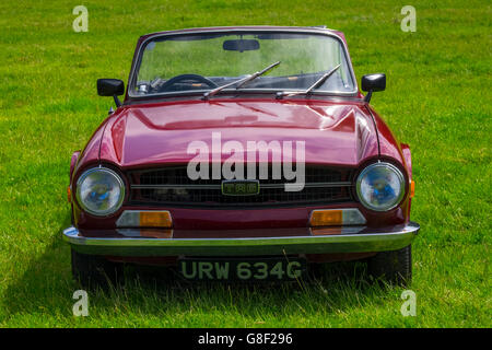 Triumph TR6 Rouge Voiture de sport Banque D'Images