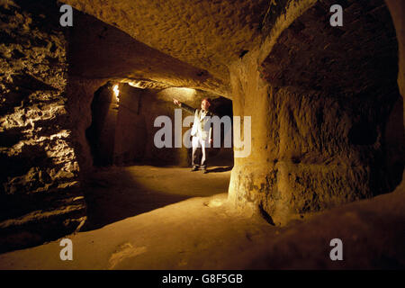 Un site touristique une partie intéressante de l'intérieur de Les grottes de grès qui se trouvent sous le château de Nottingham Banque D'Images