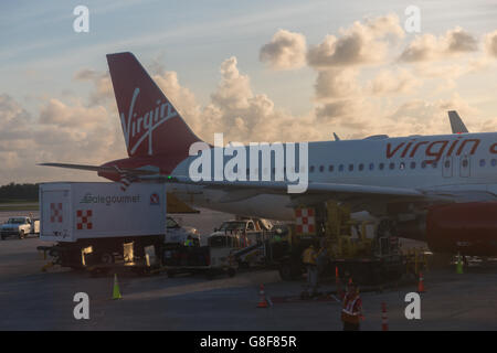 Virgin Atlantic avion à l'aéroport International de Cancun Banque D'Images