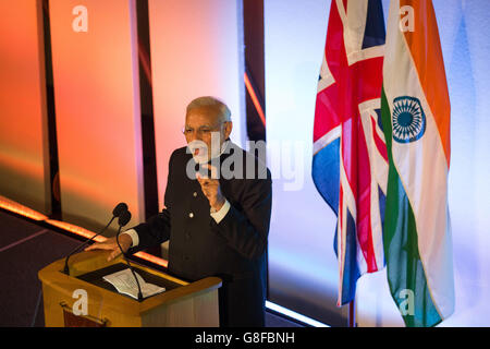 Le Premier ministre indien Narendra Modi s’adresse aux chefs d’entreprise et aux politiciens du Guildhall, dans le centre de Londres, au cours du premier jour de sa visite au Royaume-Uni. Banque D'Images