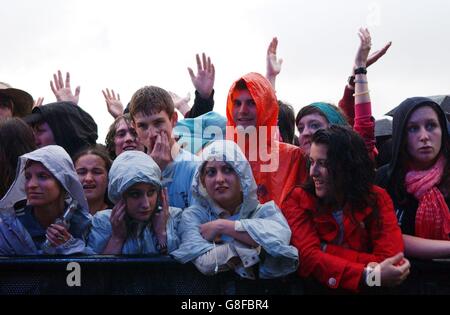 O2 Wireless Music Festival - Hyde Park. Les fans regardent Pete Doherty et Babyshambles jouer. Banque D'Images