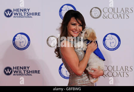 Lizzie Cundy arrive pour le bal de gala des cols et des Coats à l'aide de Battersea Dogs and Cats Home à The Evolution à Londres. Banque D'Images