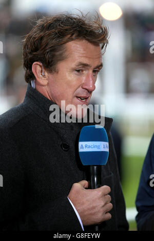 Tony McCoy dans son rôle de pundit Channel 4 pendant le deuxième jour de l'Open à Cheltenham racecourse, Cheltenham. Banque D'Images