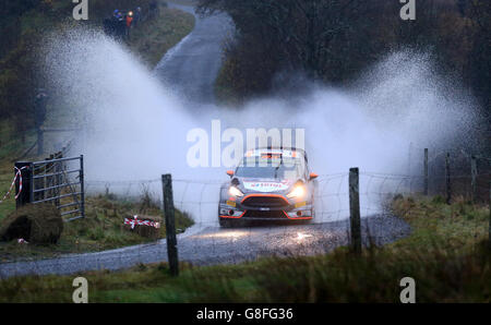 Robert Kubica, pilote de Robert Kubica, et Maciek Szczepaniak, co-pilote dans une Ford Fiesta RS WRC au cours du quatrième jour du Wales Rally GB. Banque D'Images