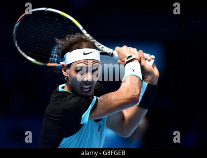 Rafael Nadal en Espagne pendant le quatrième jour de la finale du Tour du monde ATP à l'O2 Arena, Londres. APPUYEZ SUR ASSSOCIATION photo. Date de la photo: Mercredi 18 novembre 2015. Voir PA Story TENNIS Londres. Le crédit photo devrait se lire comme suit : Adam Davy/PA Wire. RESTRICTIONS: , aucune utilisation commerciale sans autorisation préalable, veuillez contacter PA Images pour plus d'informations: Tel: +44 (0) 115 8447447. Banque D'Images