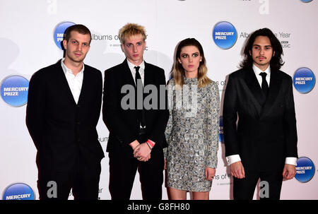 Les nominés Ellie Rowsell, Joff Oddie, Theo Ellis et Joel Amey de Wolf Alice ont assisté au Mercury Music Prize 2015 à la BBC Broadcasting House, Londres. APPUYEZ SUR ASSOCIATION photo. Date de la photo : vendredi 20 novembre 2015. Voir l'histoire de PA SHOWBIZ Mercury. Le crédit photo devrait se lire comme suit : Ian West/PA Wire Banque D'Images