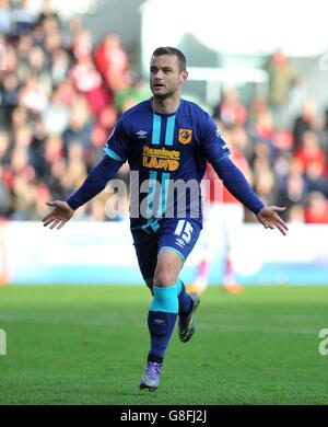 Shaun Maloney, de Hull City, célèbre le premier but de sa partie lors du match du championnat Sky Bet à Ashton Gate, Bristol. Banque D'Images