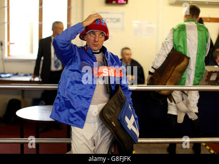 Jockey Andrew Tinkler à l'hippodrome de Ludlow. Banque D'Images