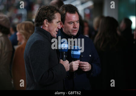 Tony McCoy dans son rôle de pundit Channel 4 pendant le deuxième jour de l'Open à Cheltenham racecourse, Cheltenham. Banque D'Images