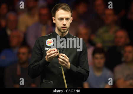 Judd Trump pendant le cinquième jour du championnat britannique de Snooker de Betway 2015 au York Barbican, York. Banque D'Images