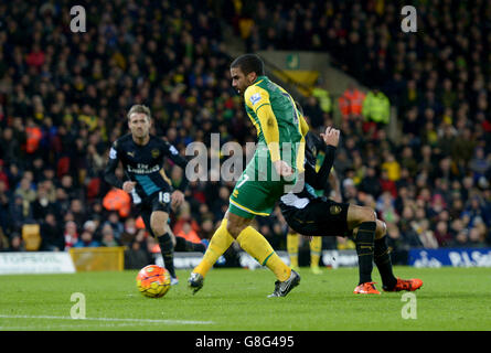 Norwich City v Arsenal - Barclays Premier League - Carrow Road.Lewis Grabban, de Norwich City, marque le premier but du match de la Barclays Premier League à Carrow Road, Norwich. Banque D'Images