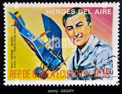 Guinée Équatoriale - circa 1974 : timbres en Guinée dédié aux héros de l'air, indique Willy Coppens, aviateur historique Banque D'Images