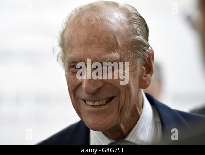 Le duc d'Édimbourg réagit au lancement du programme des amis du Prix lors de la réunion des chefs de gouvernement du Commonwealth (CHOGM) à la Valette, à Malte. Banque D'Images