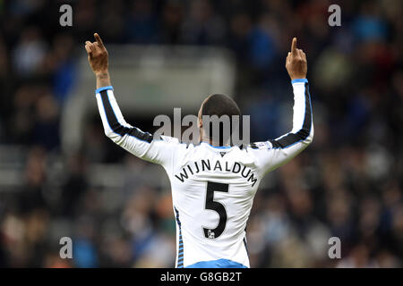 Georginio Wijnaldum, de Newcastle United, célèbre le deuxième but de son équipe lors du match de la Barclays Premier League à St James' Park, à Newcastle. Banque D'Images